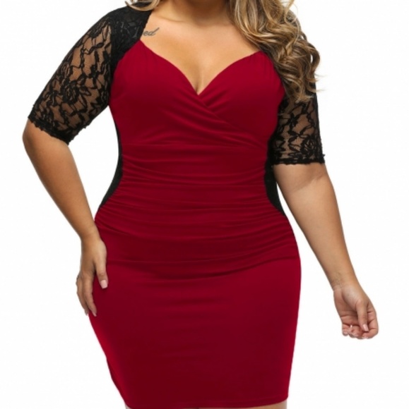Black Burgundy Ruched Lace Illusion Plus Dress - Picture 4 of 4
